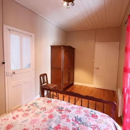 別荘 Maison De Caractere Au Pied Du Puy Chavaroche Avec Terrasse, Jardin Et Cheminee - Fr-1-742-237 *