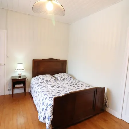 Maison De Caractere Au Pied Du Puy Chavaroche Avec Terrasse, Jardin Et Cheminee - Fr-1-742-237 別荘