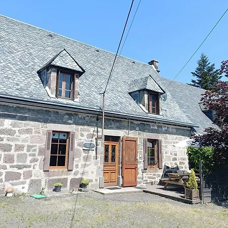 Maison De Caractere Au Pied Du Puy Chavaroche Avec Terrasse, Jardin Et Cheminee - Fr-1-742-237 別荘 *