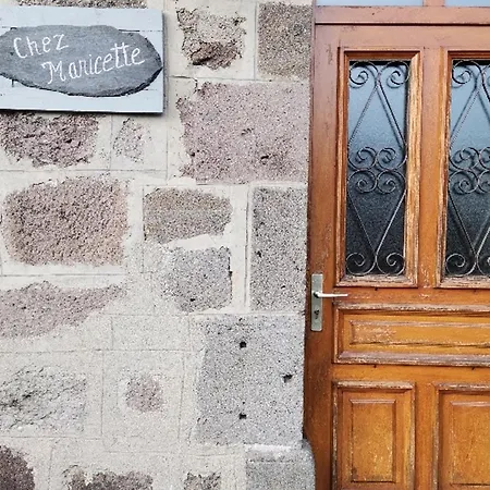 Maison De Caractere Au Pied Du Puy Chavaroche Avec Terrasse, Jardin Et Cheminee - Fr-1-742-237 Holiday home *