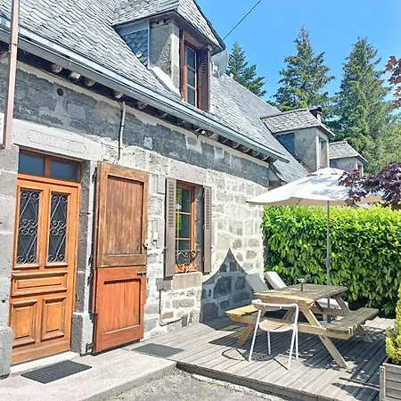別荘 Maison De Caractere Au Pied Du Puy Chavaroche Avec Terrasse, Jardin Et Cheminee - Fr-1-742-237 *