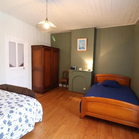 別荘 Maison De Caractere Au Pied Du Puy Chavaroche Avec Terrasse, Jardin Et Cheminee - Fr-1-742-237 *